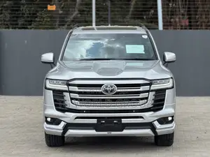 Toyota Land Cruiser LC300 2024 Silver