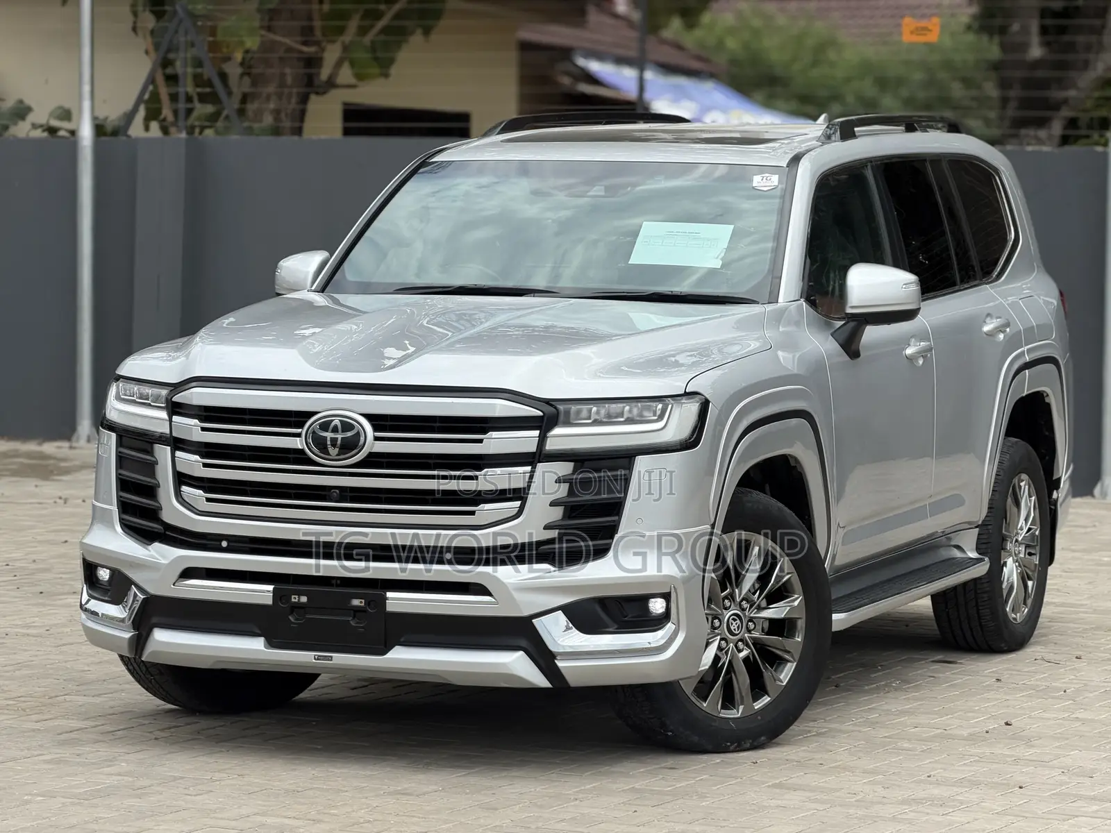 Toyota Land Cruiser LC300 2024 Silver