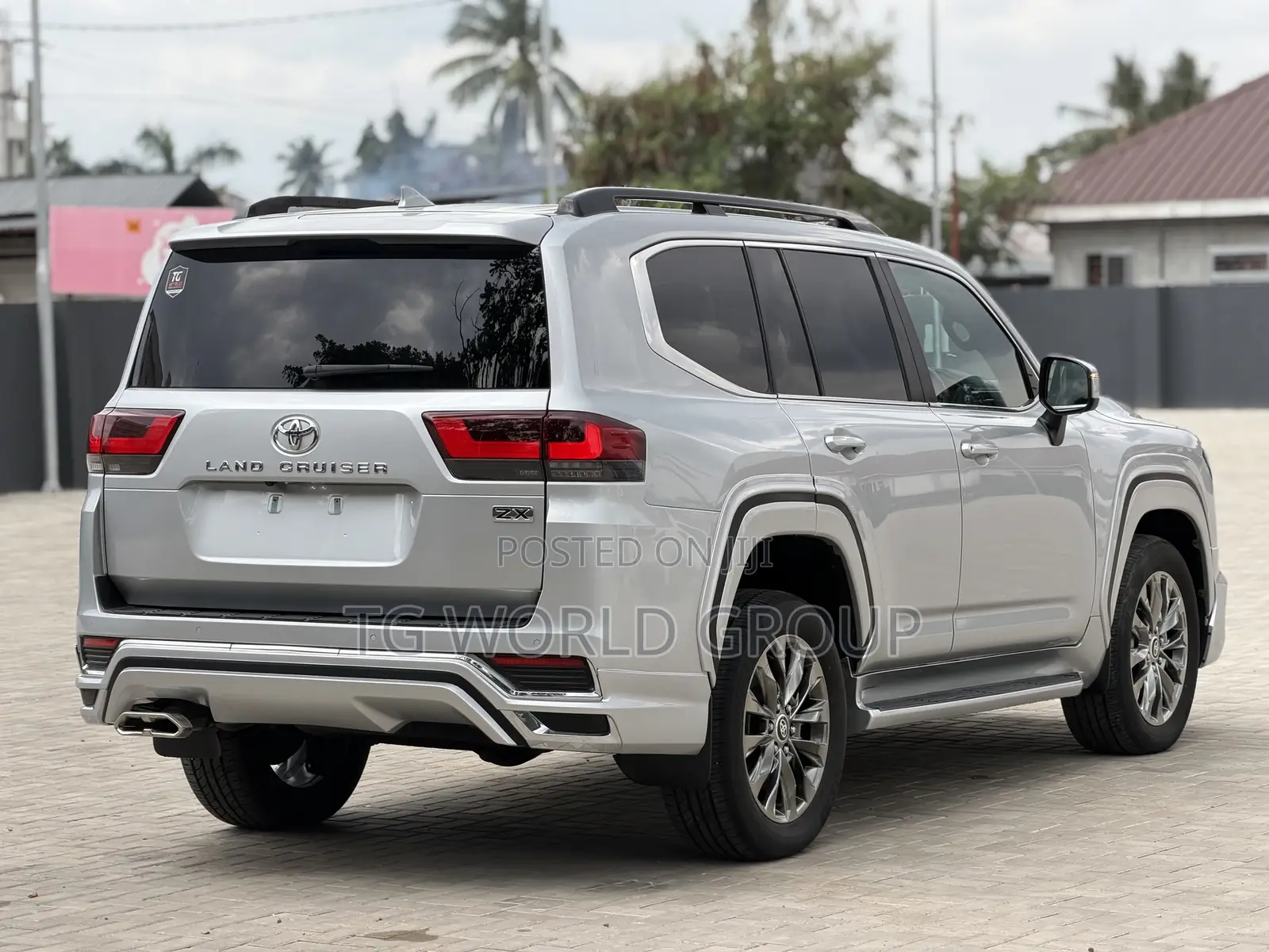 Toyota Land Cruiser LC300 2024 Silver