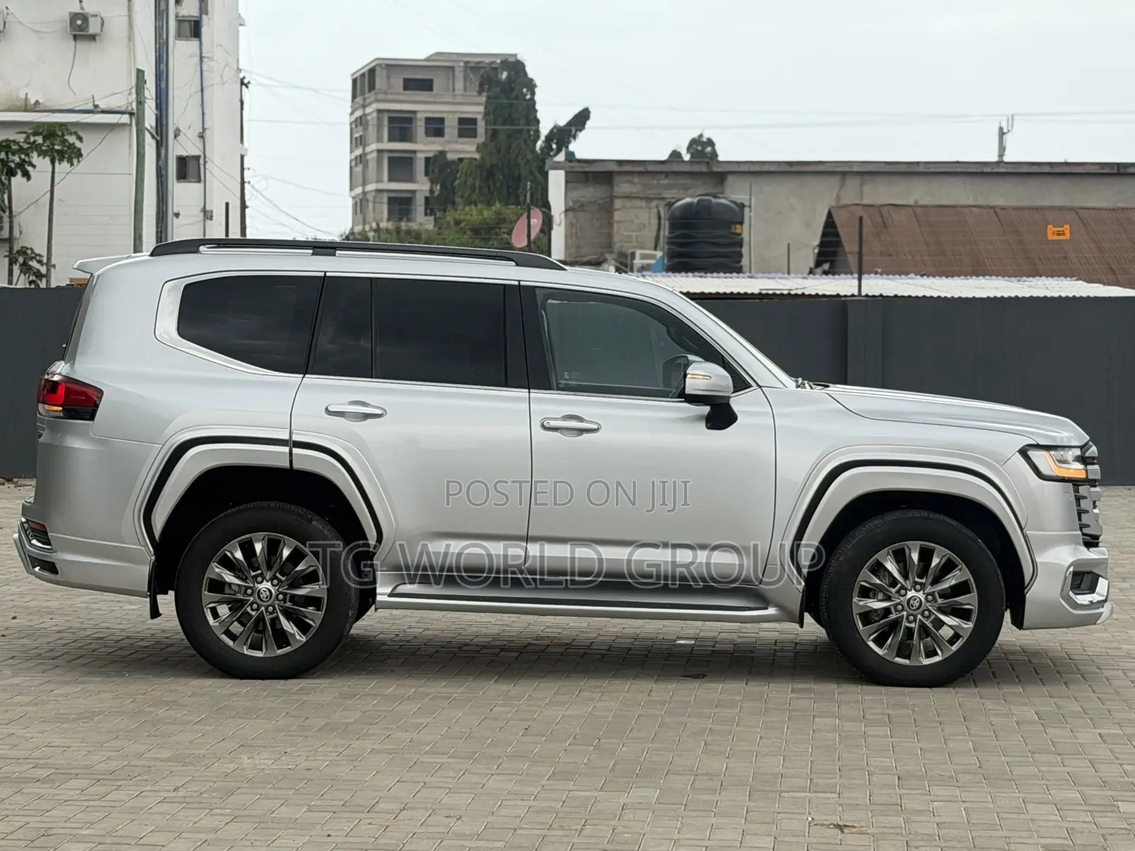Toyota Land Cruiser LC300 2024 Silver
