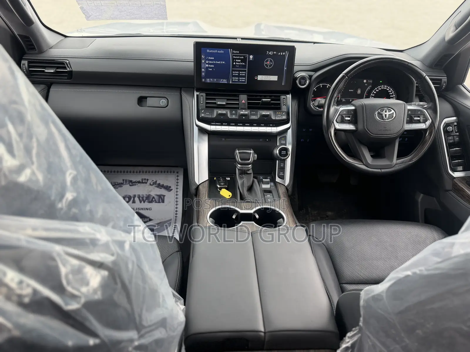 Toyota Land Cruiser LC300 2024 Silver