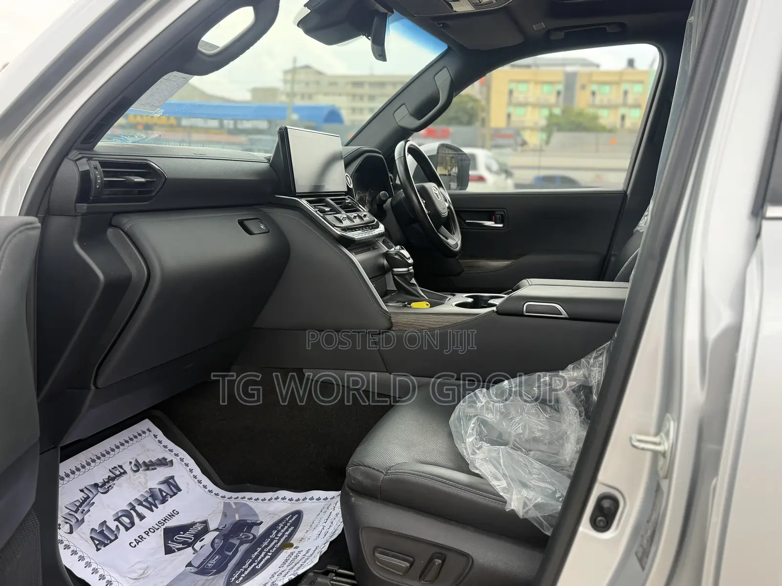 Toyota Land Cruiser LC300 2024 Silver