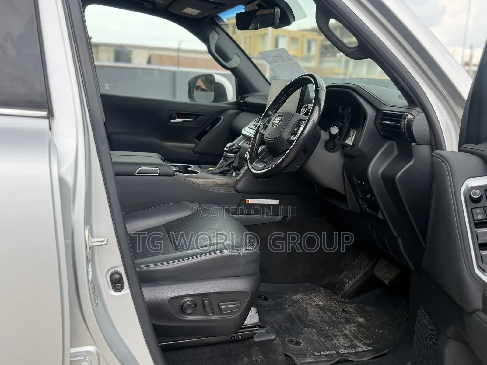 Toyota Land Cruiser LC300 2024 Silver