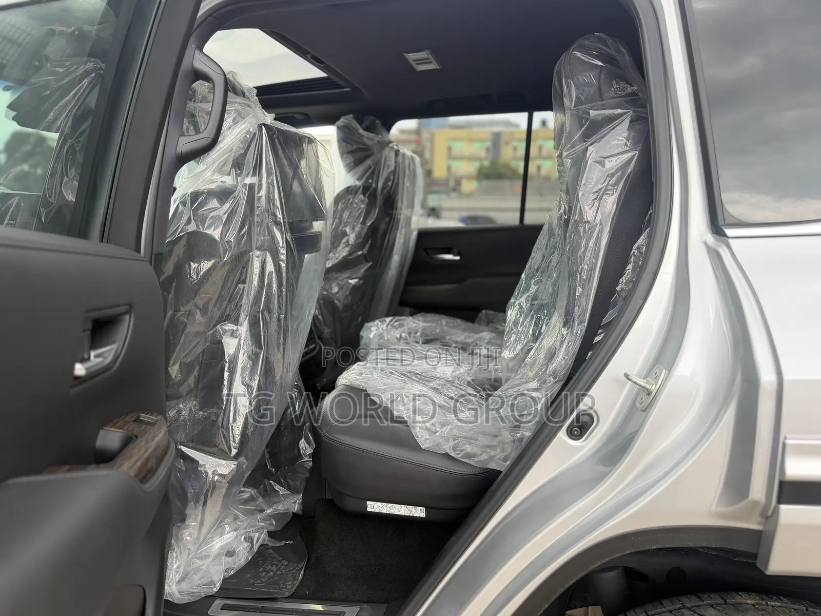 Toyota Land Cruiser LC300 2024 Silver
