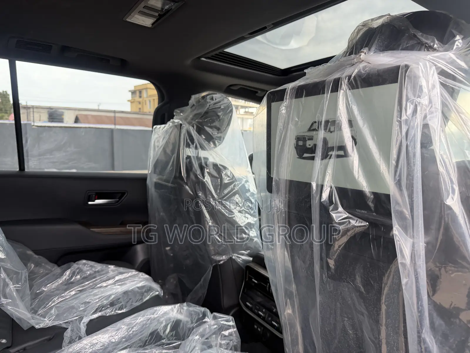 Toyota Land Cruiser LC300 2024 Silver