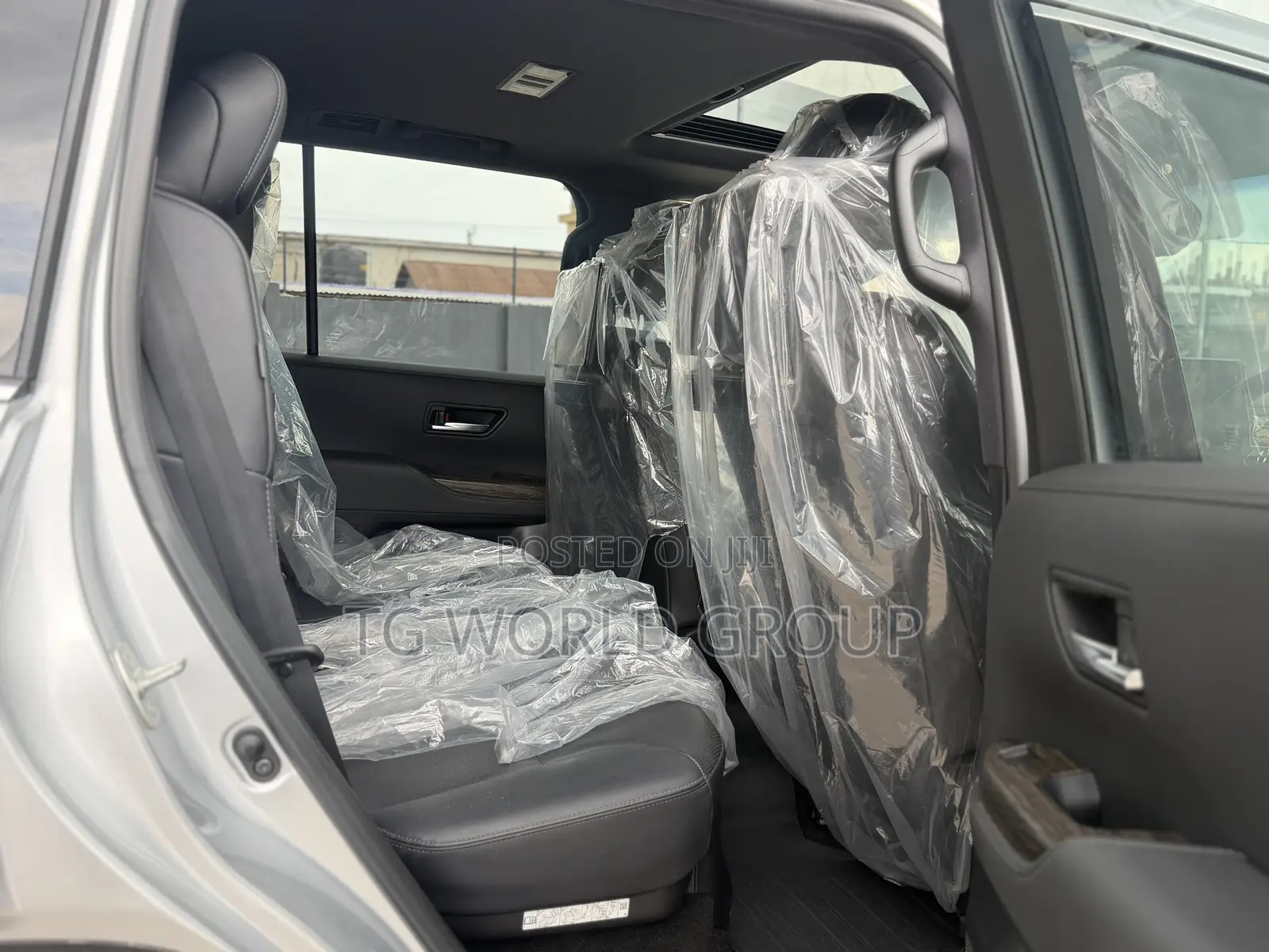 Toyota Land Cruiser LC300 2024 Silver