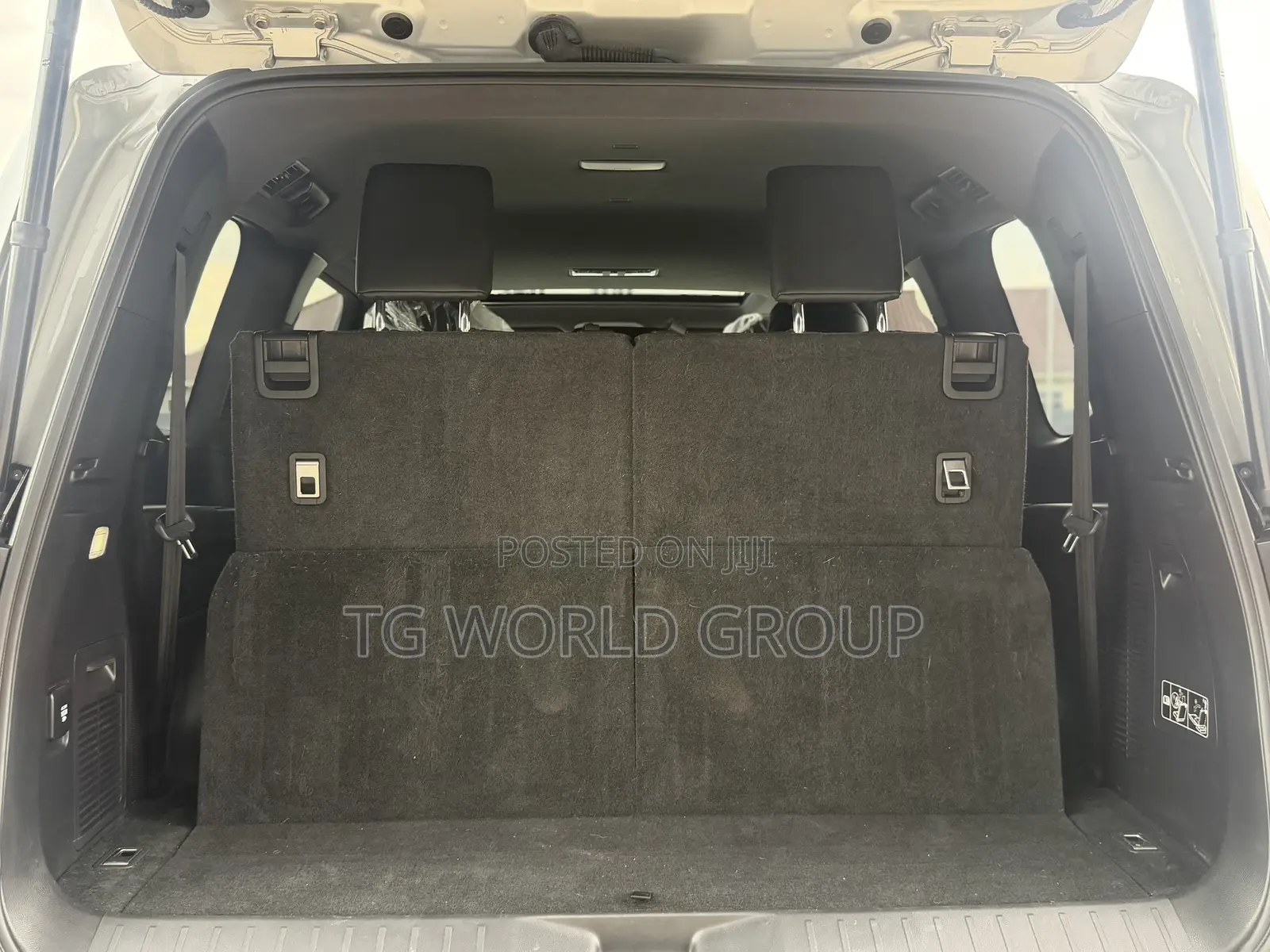 Toyota Land Cruiser LC300 2024 Silver