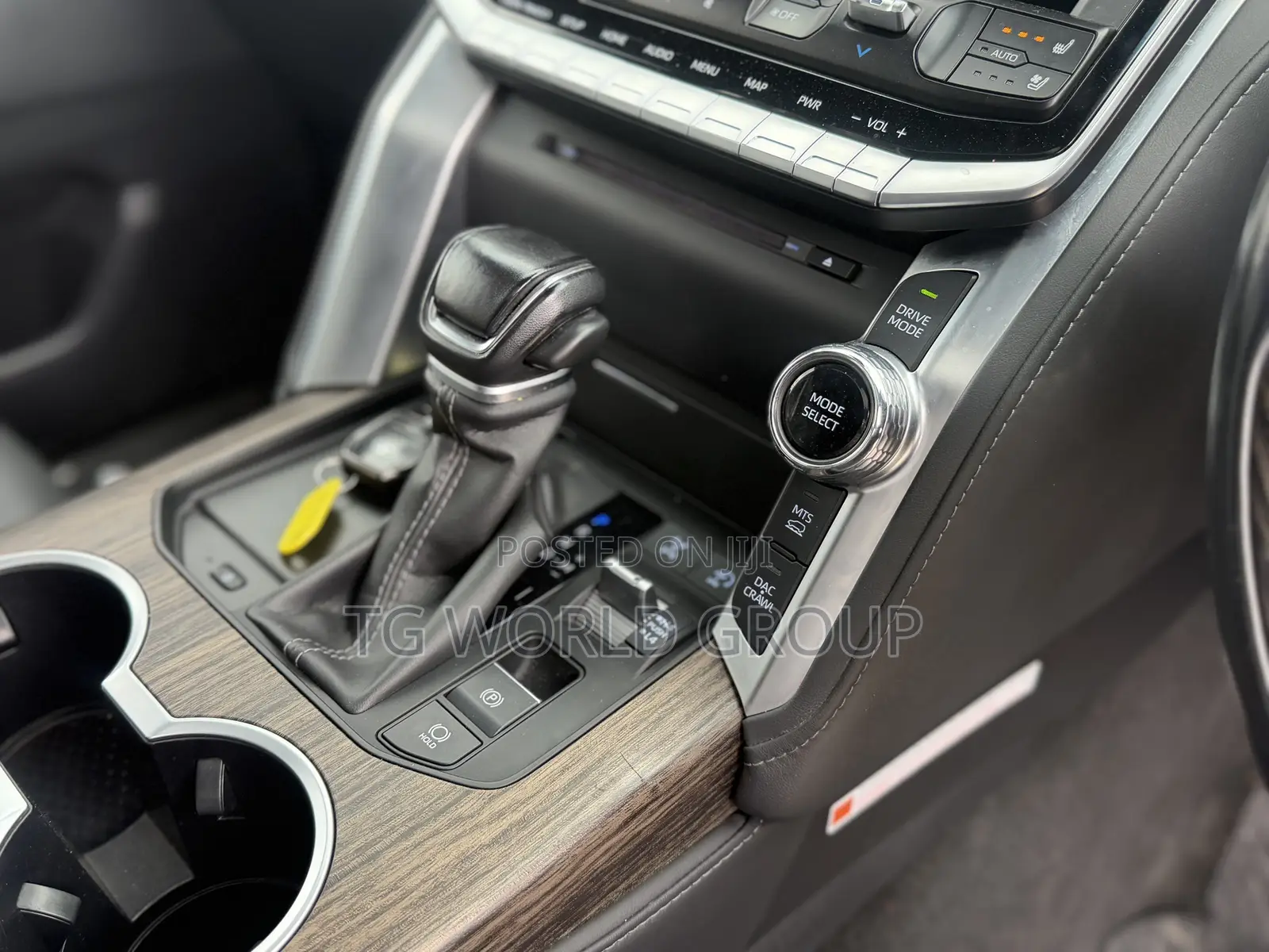 Toyota Land Cruiser LC300 2024 Silver