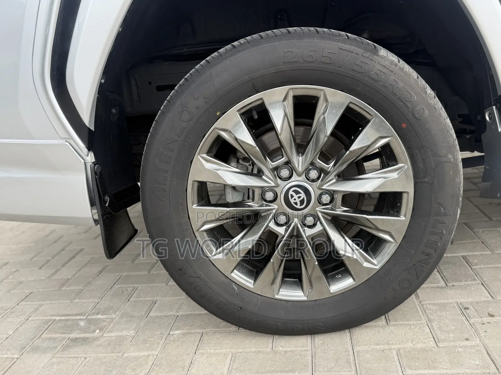 Toyota Land Cruiser LC300 2024 Silver