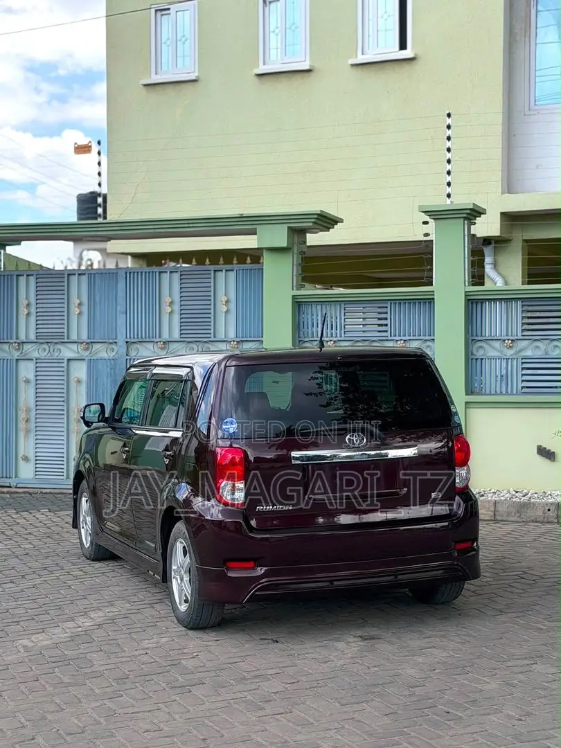 Toyota Corolla Rumion 2009 Maroon