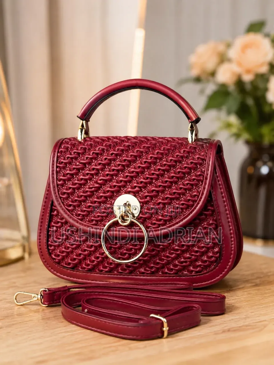 luxury Ladies Handbagprice: 30,000/= Tu!