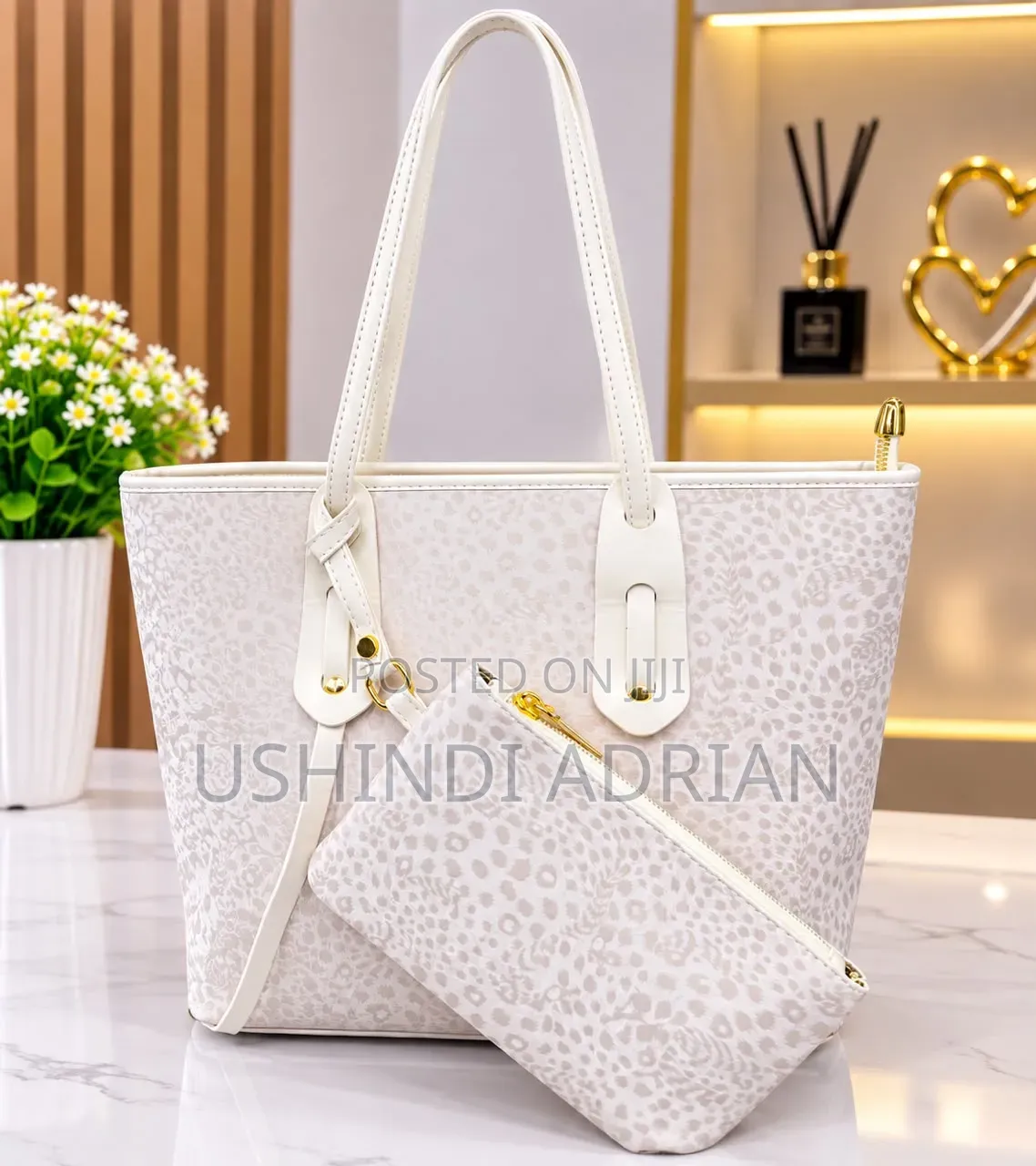 classic Fashion Handbagprice: 50,000/= Tu!