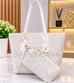 classic Fashion Handbagprice: 50,000/= Tu!