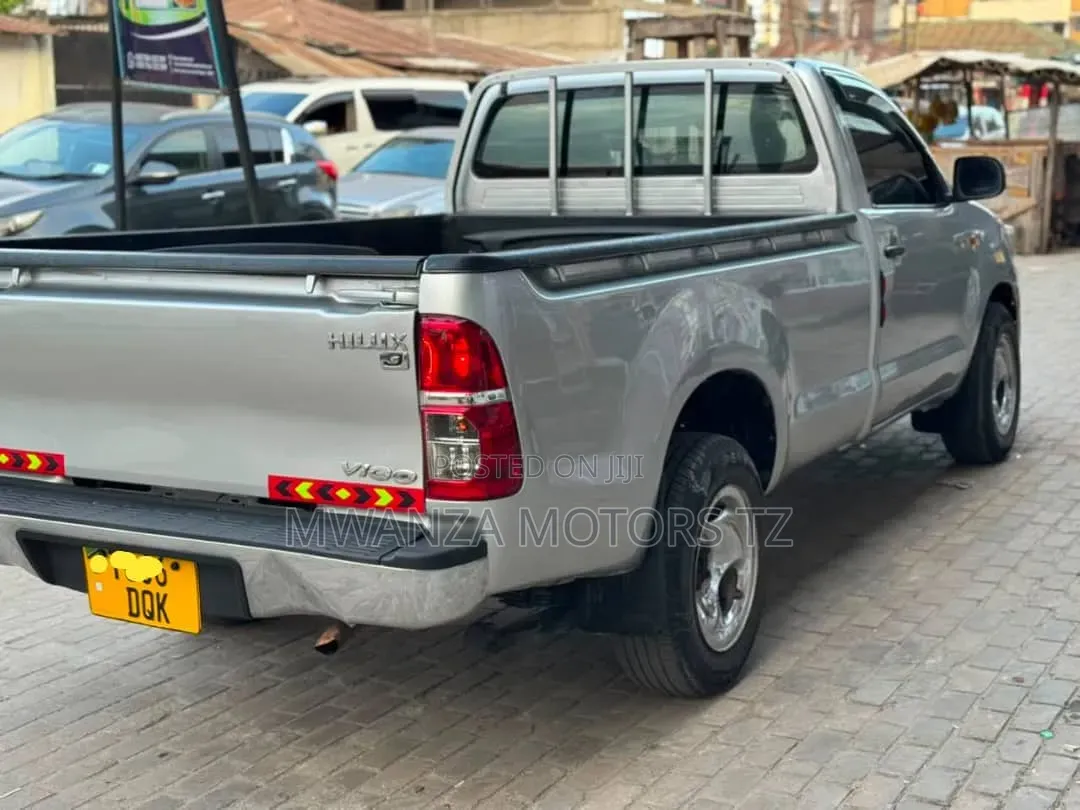 Toyota Hilux 2013 Silver