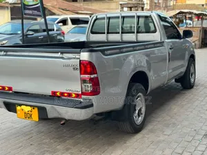 Toyota Hilux 2013 Silver
