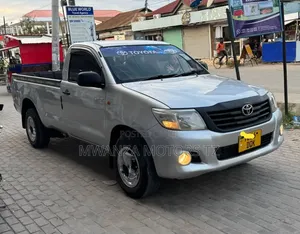 Toyota Hilux 2013 Silver