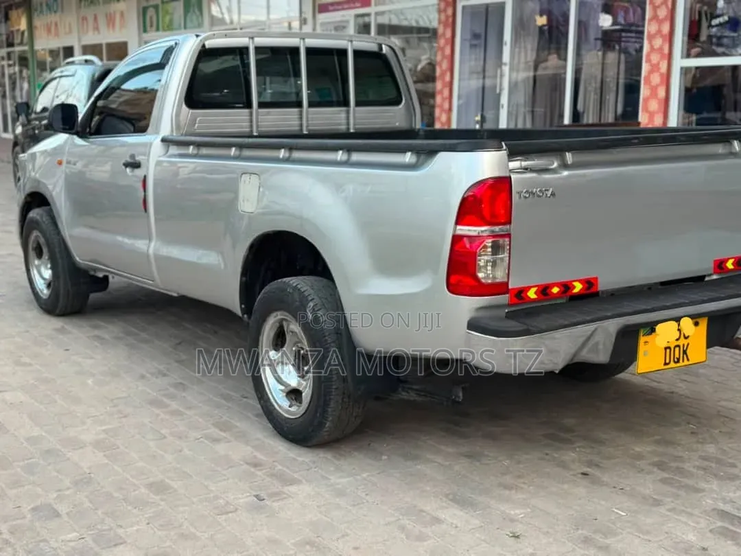Toyota Hilux 2013 Silver