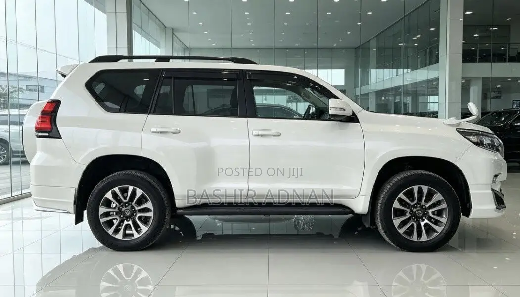 Toyota Land Cruiser Prado 2.7 2023 Pearl