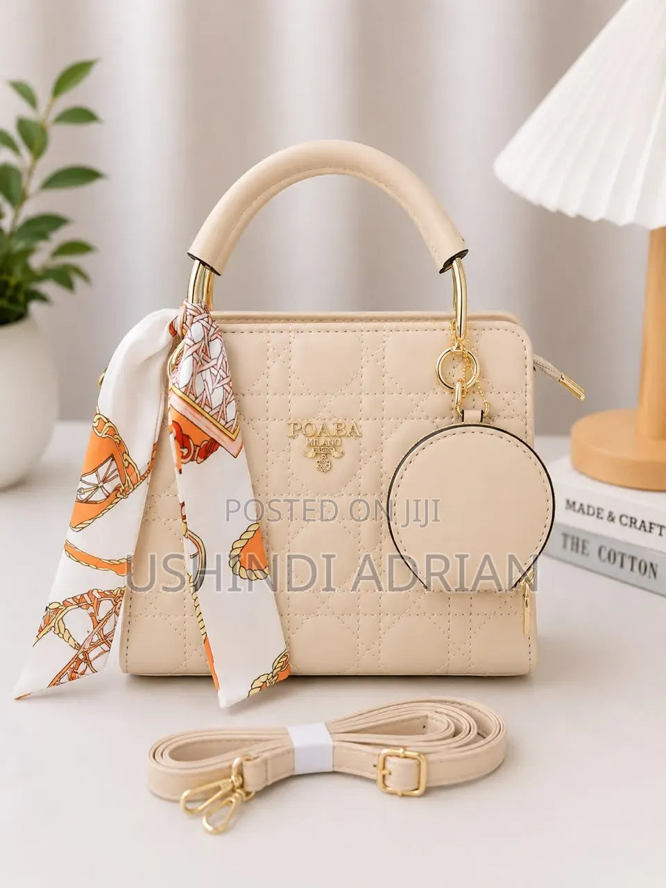 savvy Charm Handbagbei: 25,000/= Tu!