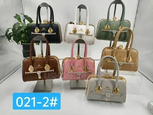 glamour Queen Handbagbei: 50,000/= Tu!