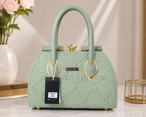 glamour Queen Handbagbei: 50,000/= Tu!