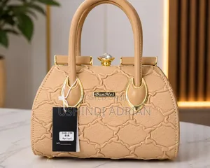 glamour Queen Handbagbei: 50,000/= Tu!