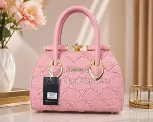 glamour Queen Handbagbei: 50,000/= Tu!