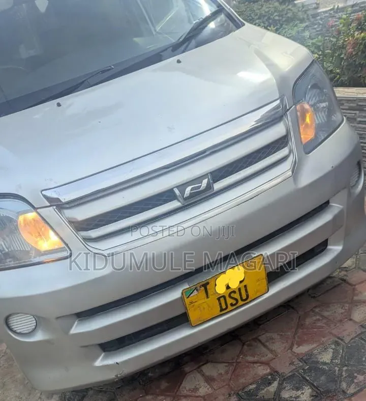 Toyota Noah 2005 Silver