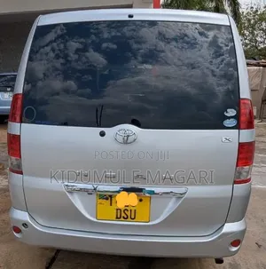 Toyota Noah 2005 Silver