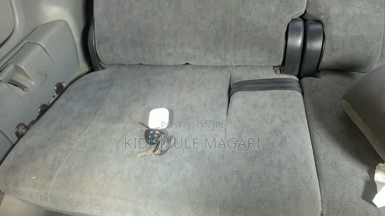 Toyota Noah 2005 Silver