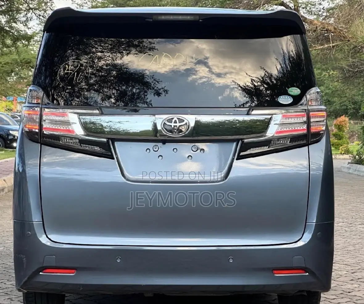 Toyota Alphard 2016 Blue