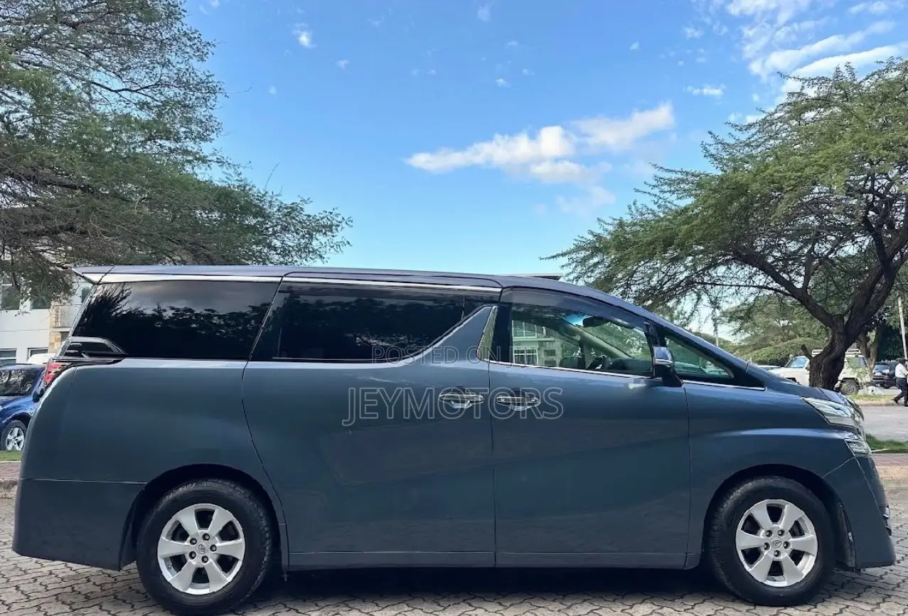 Toyota Alphard 2016 Blue