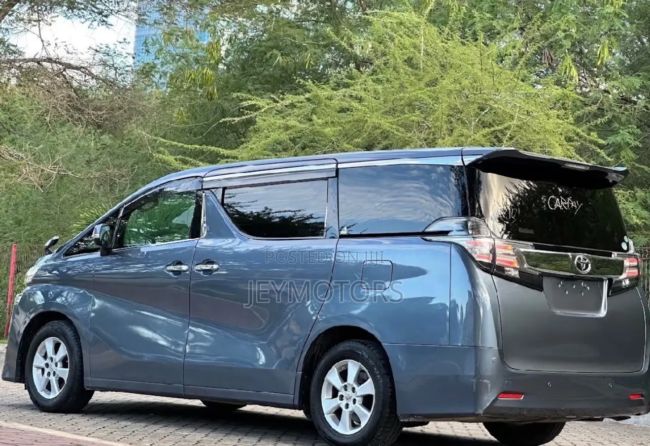 Toyota Alphard 2016 Blue