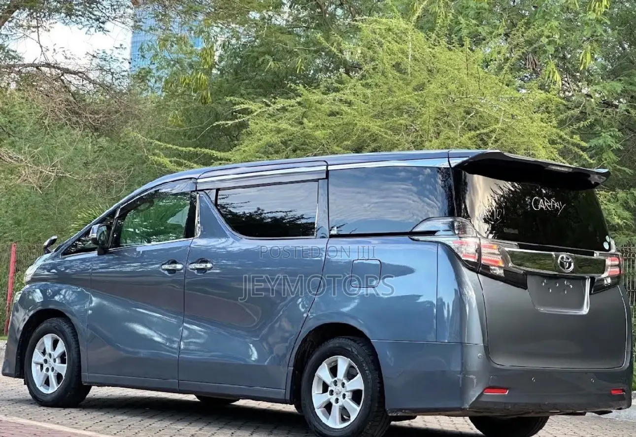 Toyota Alphard 2016 Blue