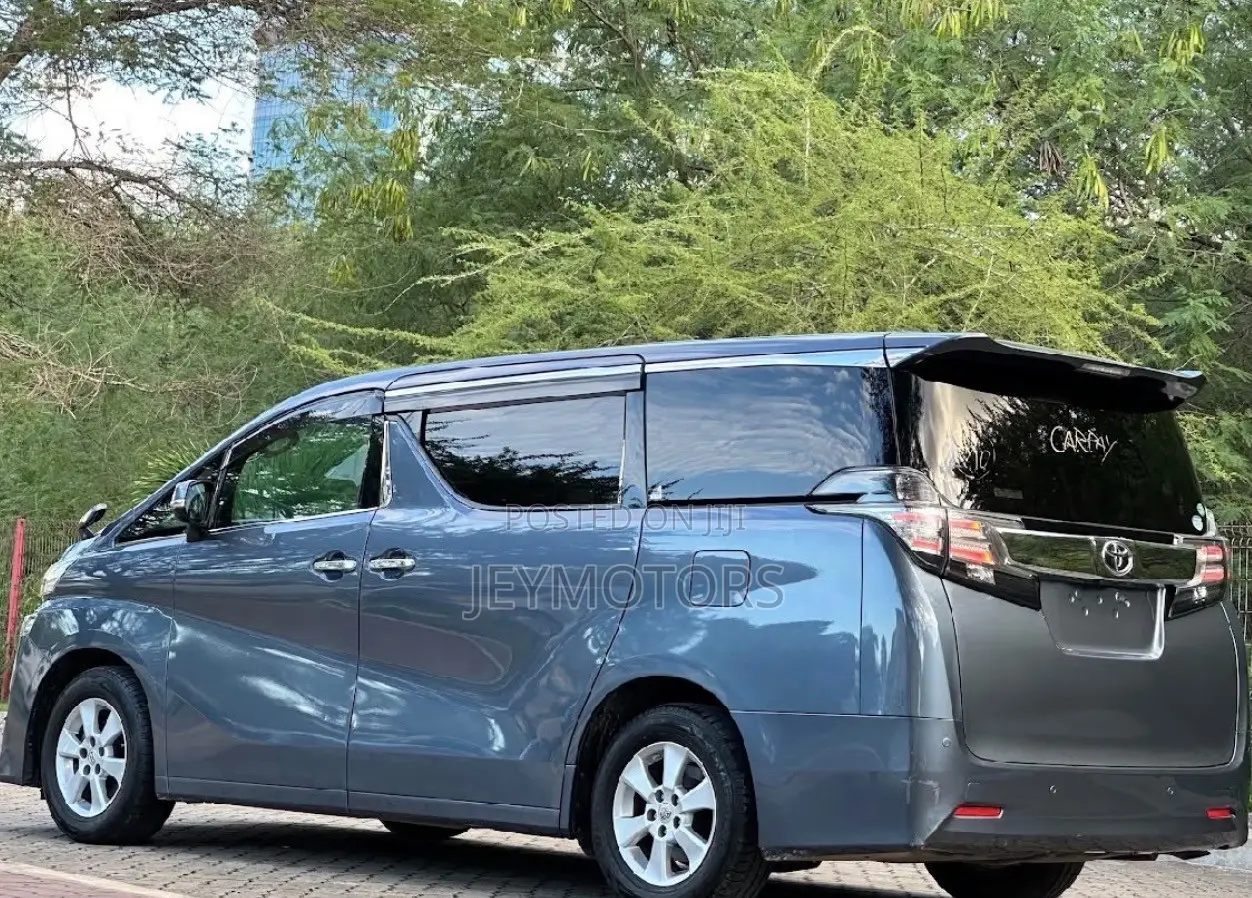 Toyota Alphard 2016 Blue
