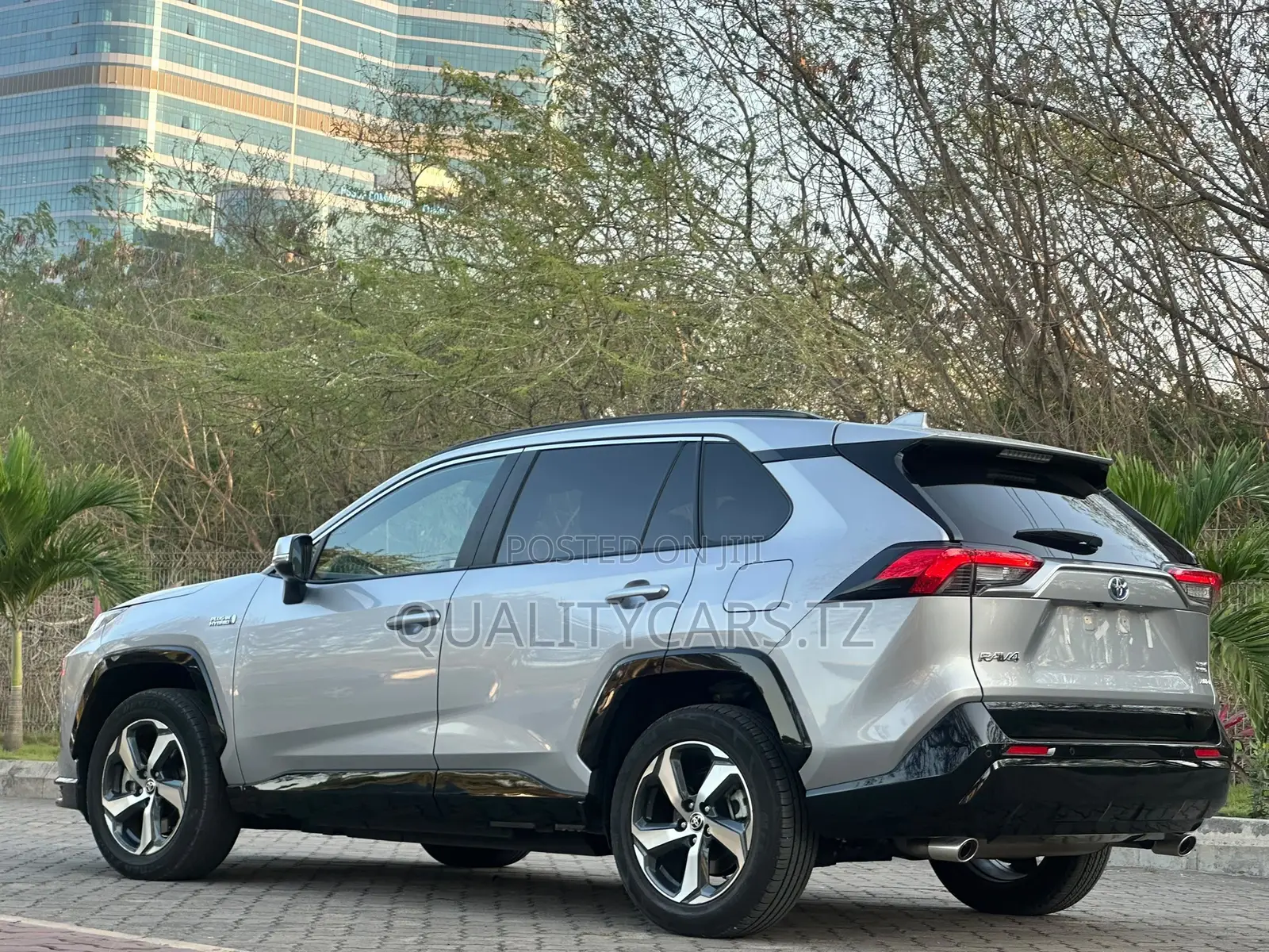 Toyota RAV4 2023 Silver