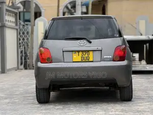 Toyota IST 2005 Gray