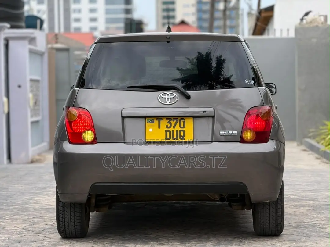 Toyota IST 2005 Gray
