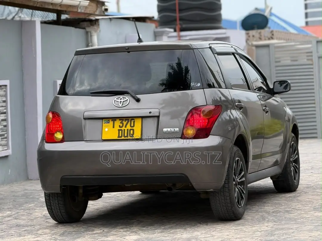 Toyota IST 2005 Gray
