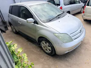 Toyota IST 2002 Silver