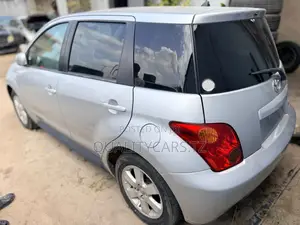 Toyota IST 2002 Silver