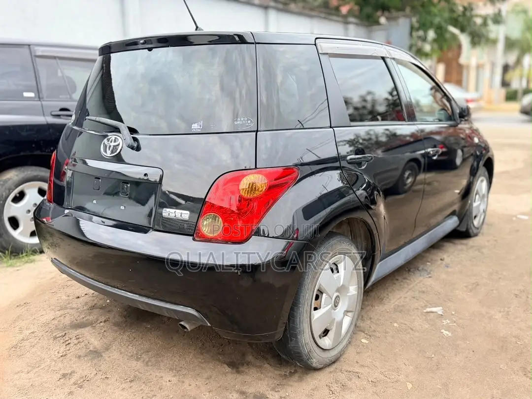 Toyota IST 2005 Black