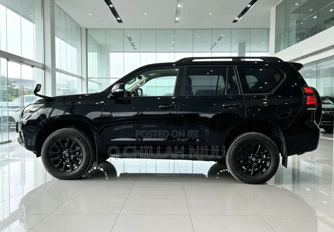 Toyota Land Cruiser Prado 2023 Black
