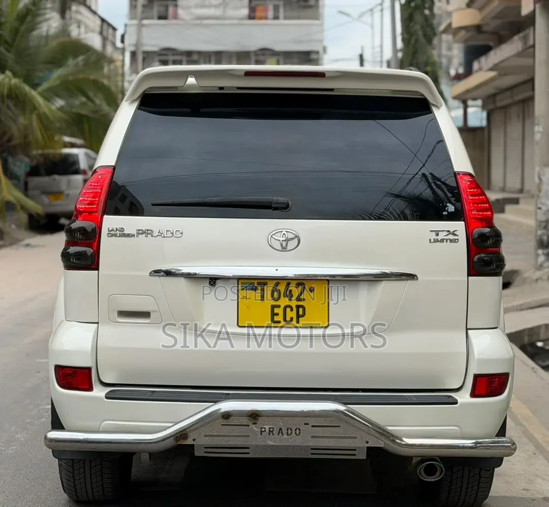 Toyota Land Cruiser Prado 2005 White