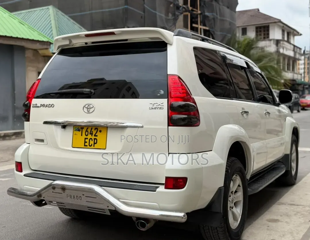 Toyota Land Cruiser Prado 2005 White