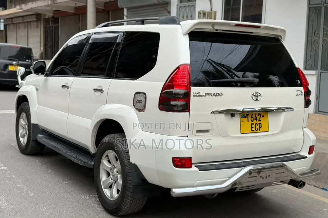 Toyota Land Cruiser Prado 2005 White