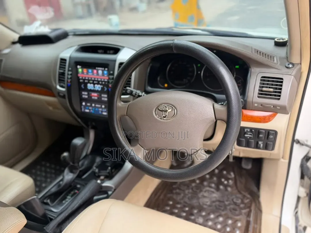 Toyota Land Cruiser Prado 2005 White
