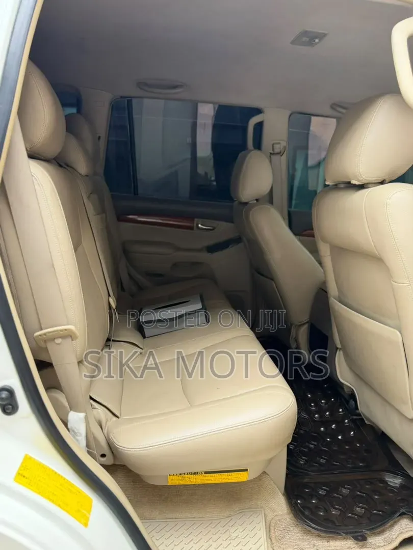 Toyota Land Cruiser Prado 2005 White