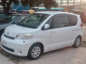 Toyota Porte 2008 White