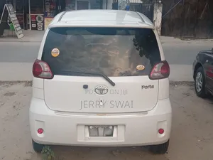 Toyota Porte 2008 White